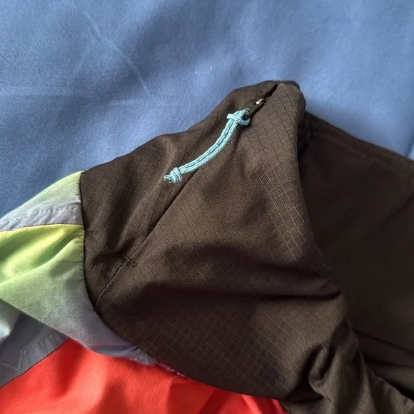 Hoka Women’s Multicolor Rainbow 4” Inseam Glide Shorts Sz XL! - Picture 6 of 8